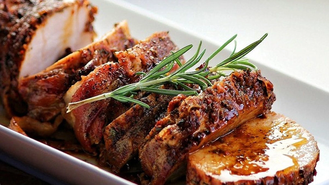 Cel mai gustos file de porc la cuptor. Pașii pentru un preparat aromat și fraged