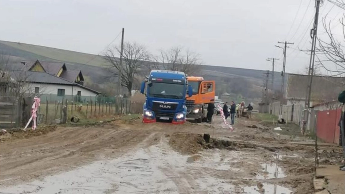Atenție, șoferi! Drumul prin Hoisești-Dumești este blocat din cauza inundațiilor și lucrărilor de urgență