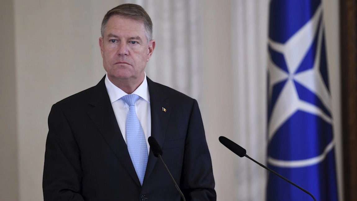 Regele leneș al României. Klaus Iohannis, în viziunea jurnaliștilor de la Le Figaro: Un lider odihnit pentru o țară obosită