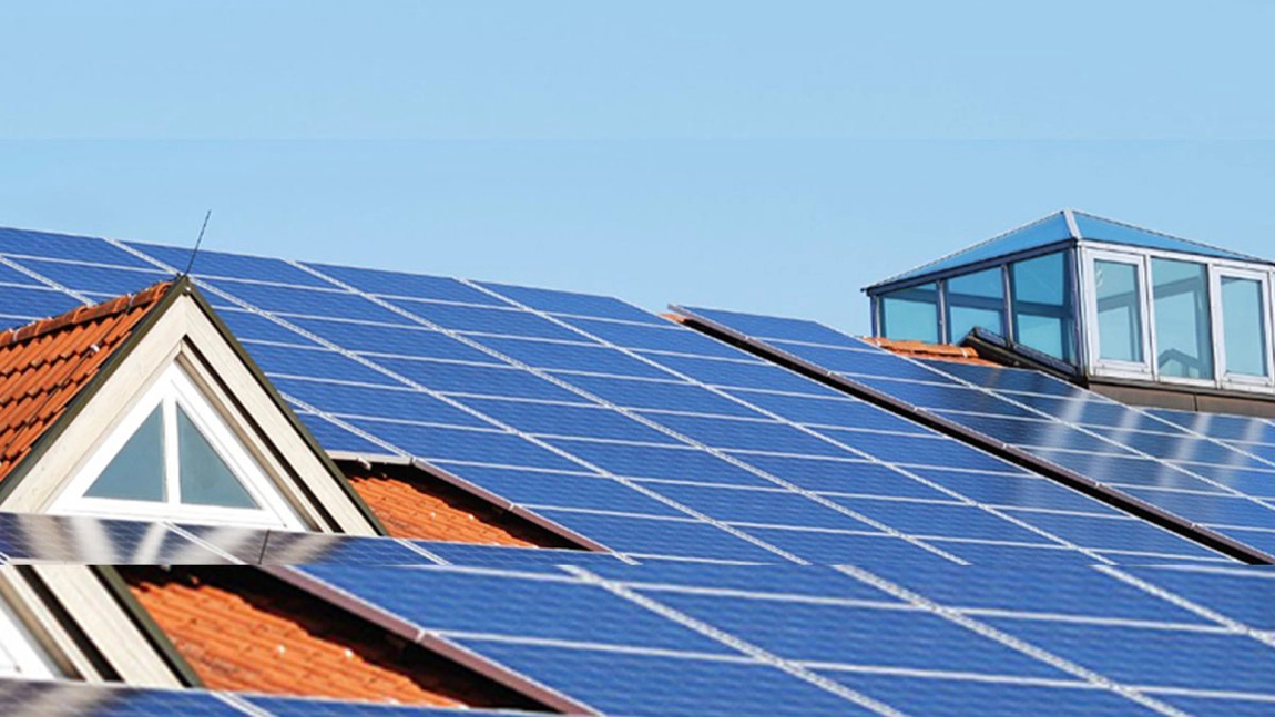 Prosumatorii pedepsiți că livrează energie în sistemul de central! Companiile energetice vor să facă legea
