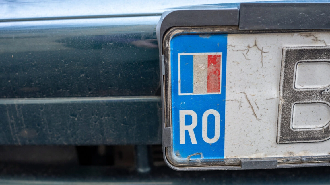 Reguli stricte privind plăcuțele de înmatriculare ale mașinii! Șoferii nu au voie să facă asta
