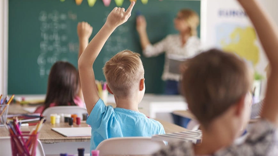 Schimbare majoră pentru profesorii şi educatorii din învăţământul primar şi preşcolar! Ministrul Muncii a făcut anunțul