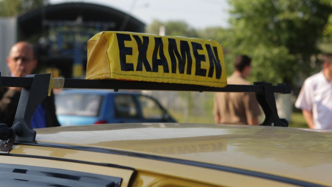 Noi reguli pentru școlile auto! Rămân fără licență dacă absolvenții nu vor promova examenele pentru obținerea permisului de conducere