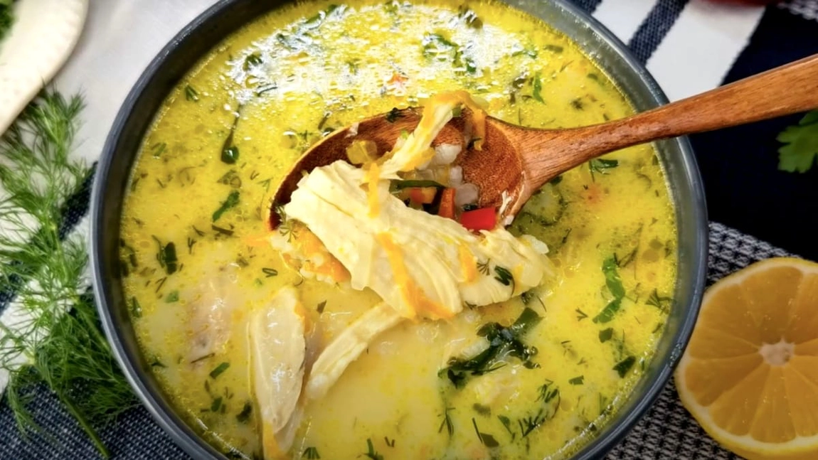 Cum să faci supă de pui a la grec ca la restaurant. Iată cele două ingrediente care fac diferența