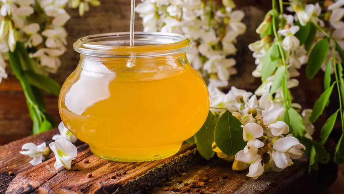 Ce beneficii nutritive are mierea de salcâm galben și la ce să fii atent atunci când o consumi