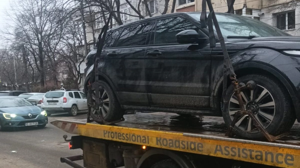 Mai mulți șoferi din Iași au rămas fără mașini la final de an, după ce le-au parcat ilegal
