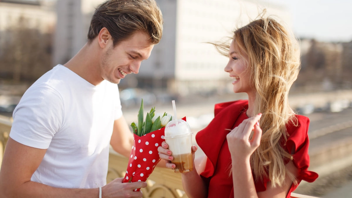 Cinci modele de rochii ideale pentru prima întâlnire