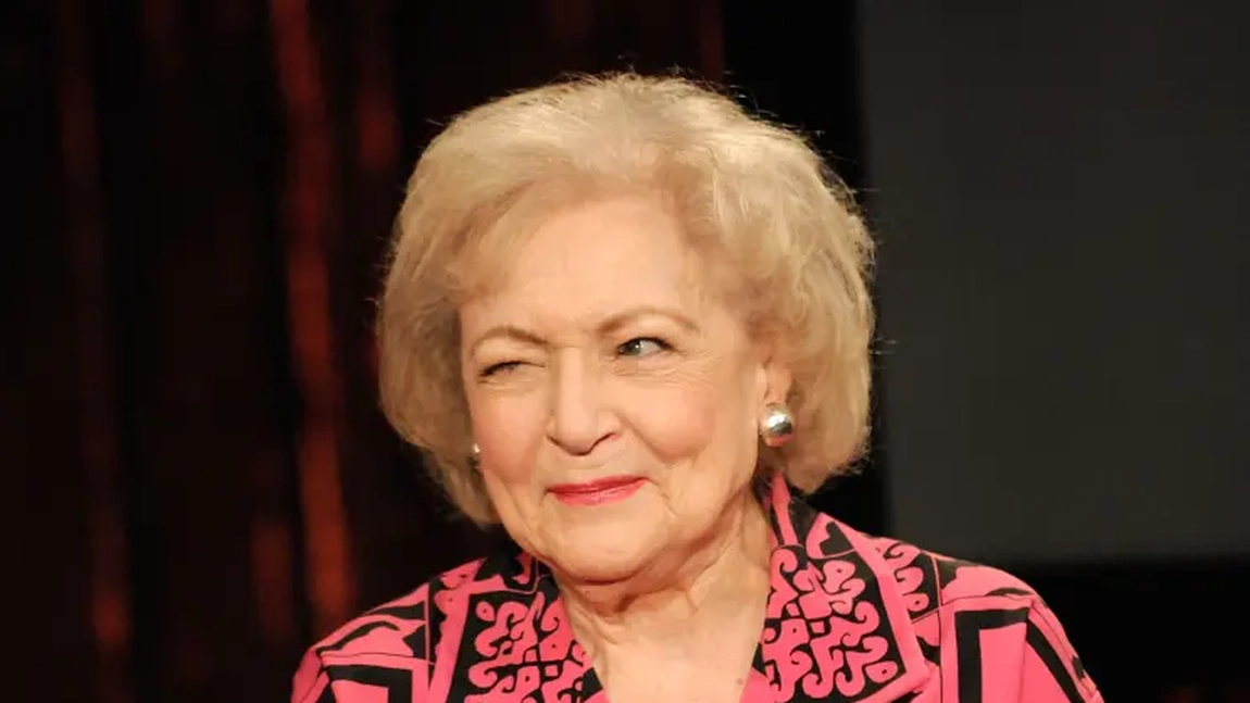 O vedetă de la Hollywood susține că Betty White a făcut-o de rușine: „O femeie foarte pasiv-agresivă”