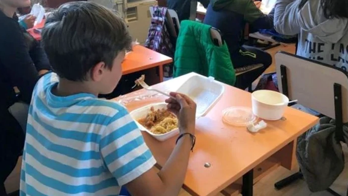 Care sunt firmele de catering ce dețin monopol în județul și municipiul Iași! Aceste societăți distribuie mâncarea în școli și grădinițe