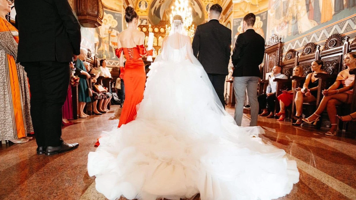 Ce model de rochie de mireasă este în trend, în 2025? Irina Andronache, designer vestimentar din Iași: „Sunt frumoase și se așază bine”
