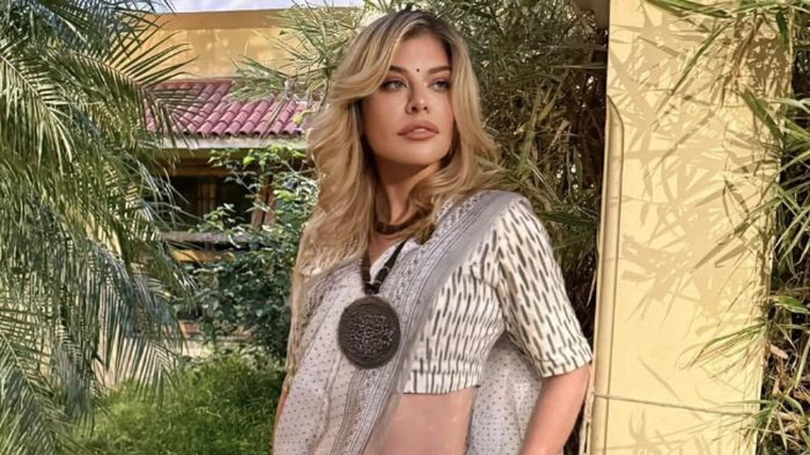 Loredana Groza a exagerat, din nou, cu editarea fotografiilor! Te uiți la ea și nu o recunoști! - FOTO