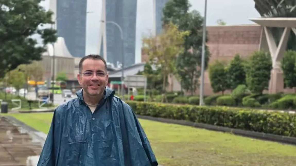 Cât a plătit Răzvan Popescu pe o cafea și pe o bere în Singapore. Vedeta de la Radio ZU a fost uimită: „Ți-o cam ia cardul la fugă!”