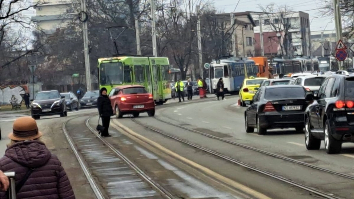 Accident rutier la Iași. Două tramvaie au fost implicate