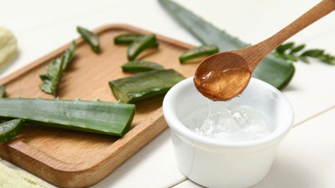 Aloe vera – gel de băut. Ajută sistemul digestiv și reduce inflamațiile