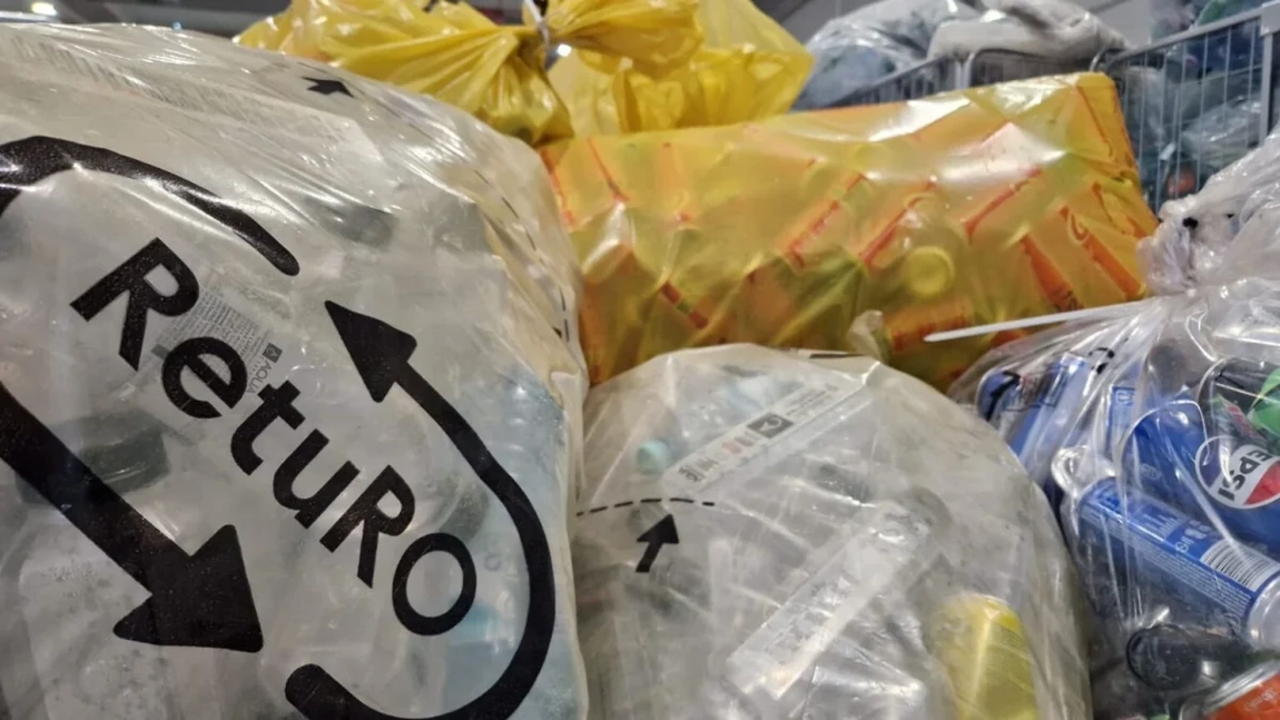 RetuRO a generat 800 de locuri de muncă! Câte ambalaje au fost colectate prin sistemul de returnare și reciclare, în primul an de funcționare