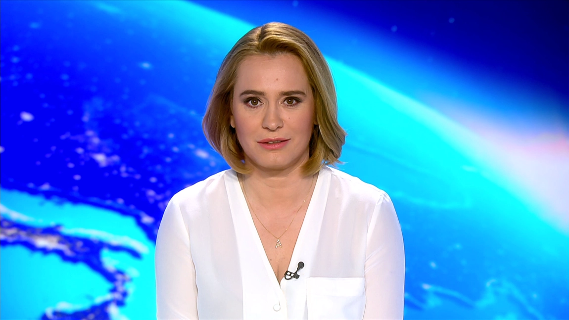 Așa arată Andreea Esca fără filtre şi machiaj! A fost filmată în aeroport!