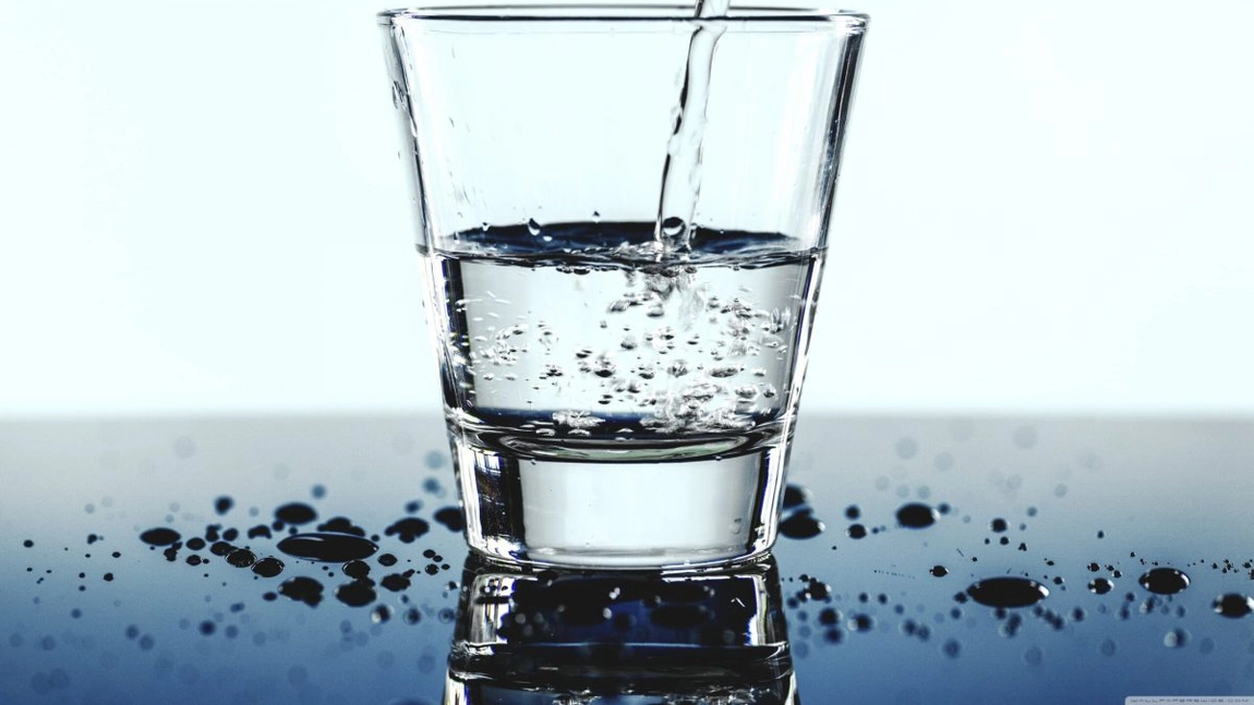 De ce nu ar trebui să beți apă rece pe stomacul gol. Opinia experților