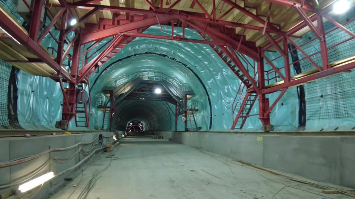Construcție unică în România cu investiții uriașe! Când vor fi gata lucrările la singurul tunel forat într-o autostradă