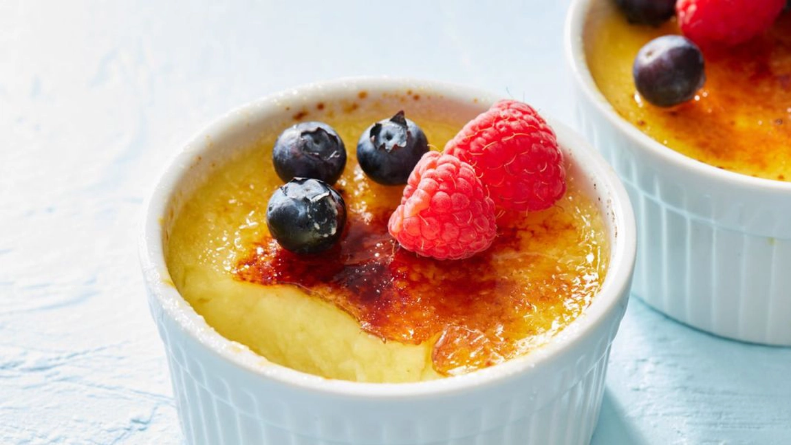 Creme Brulee – rețetă franțuzească de cremă de zahăr ars