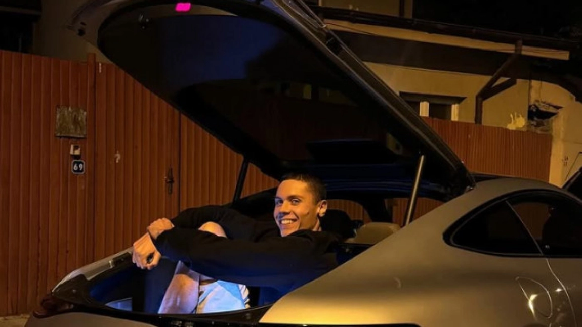 David Popovici și-a cumpărat o mașină de lux. Câți bani a dat sportivul pe bolid