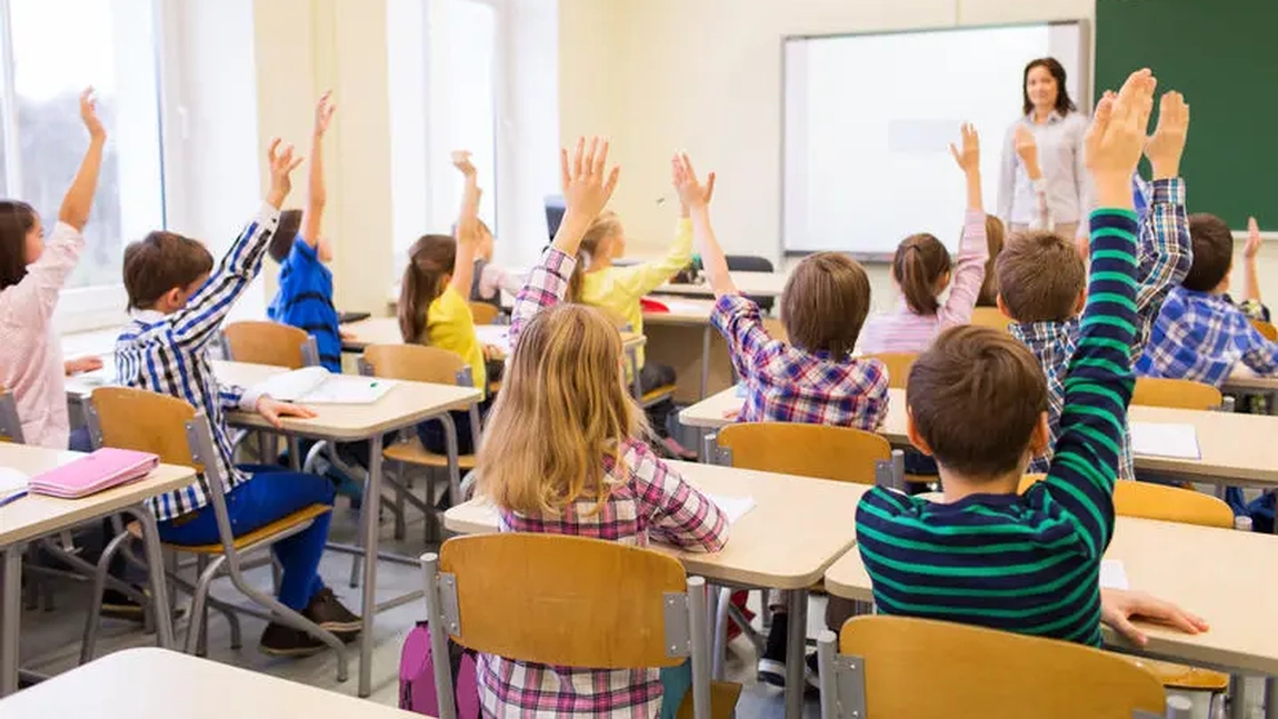 Elevii supradotați vor putea promova doi ani de studii într-un singur an școlar