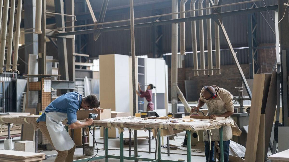 O fabrică de mobilă cu tradiție în România a fost cumpărată de chinezi! 