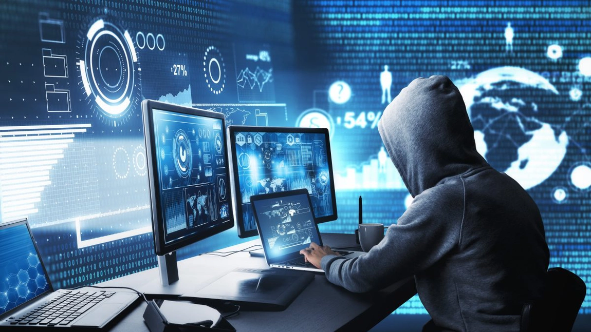 Adolescent hacker din Italia, în fața tribunalului: A deviat rutele petroliere din Marea Mediterană pentru distracție