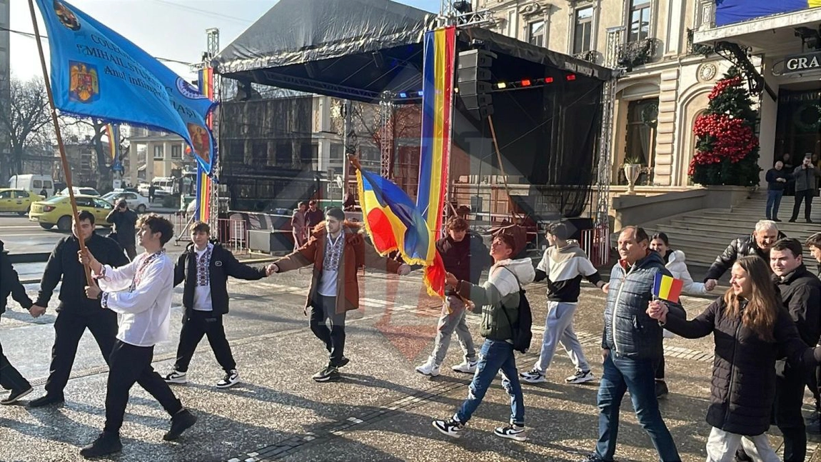 Elevii de la Colegiul Tehnic „Mihail Sturdza” din Iași au dansat Hora Unirii - LIVE VIDEO