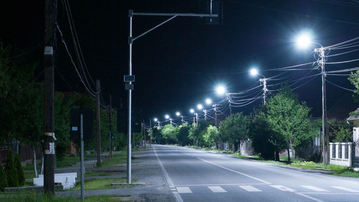 Românii vor avea de plătit o nouă taxă! Cât vor scoate cetățenii din buzunare pentru iluminatul stradal