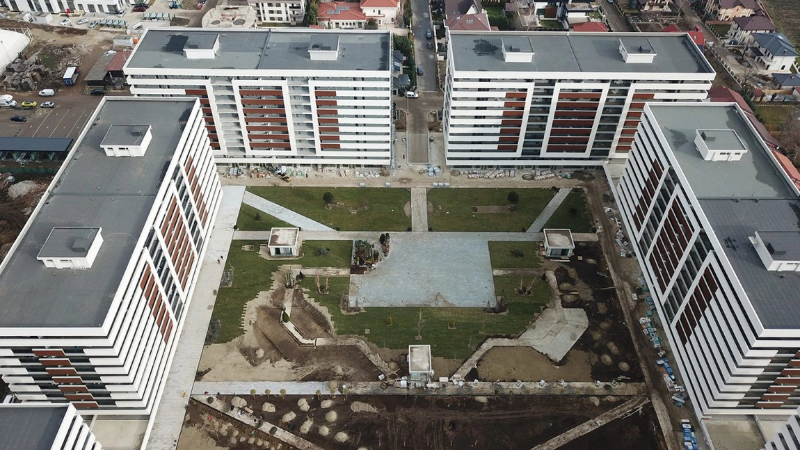 Se pregătește inaugurarea celui mai luxos și inedit proiect imobiliar din Iași! Pe șantierul dezvoltatorului Daniel Niculiță, în Copou Garden Residence, se lucrează intens la ultimele detalii