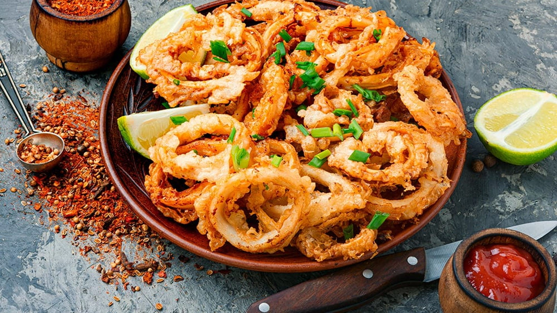 Care este secretul unor inele de calamar fragede la interior, dar crocante la exterior. Rețete delicioase pentru iubitorii de fructe de mare