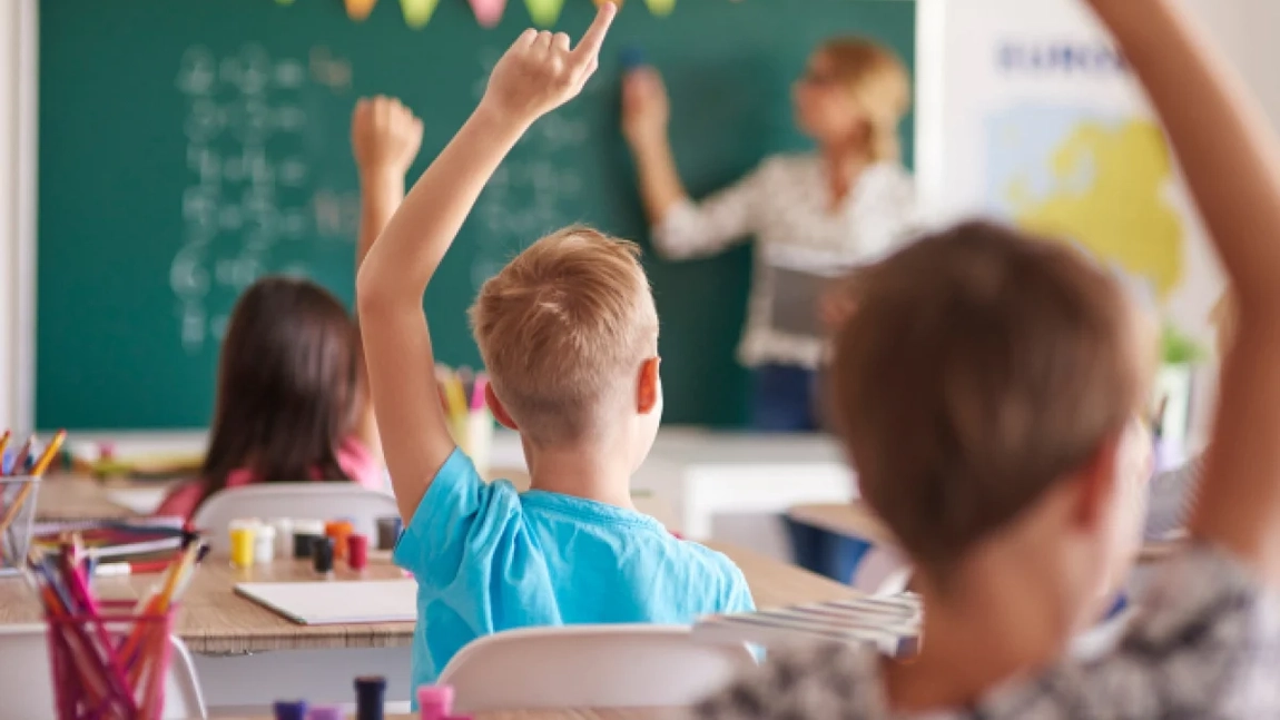 Ministrul Educației a făcut anunțul! Interdicție neașteptată pentru elevii români în 2025