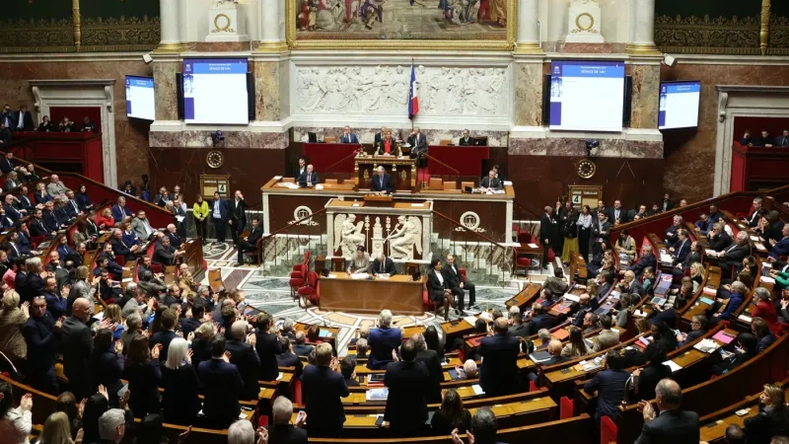 Stânga radicală franceză a eşuat în încercarea de a obţine adoptarea unei moţiuni de cenzură