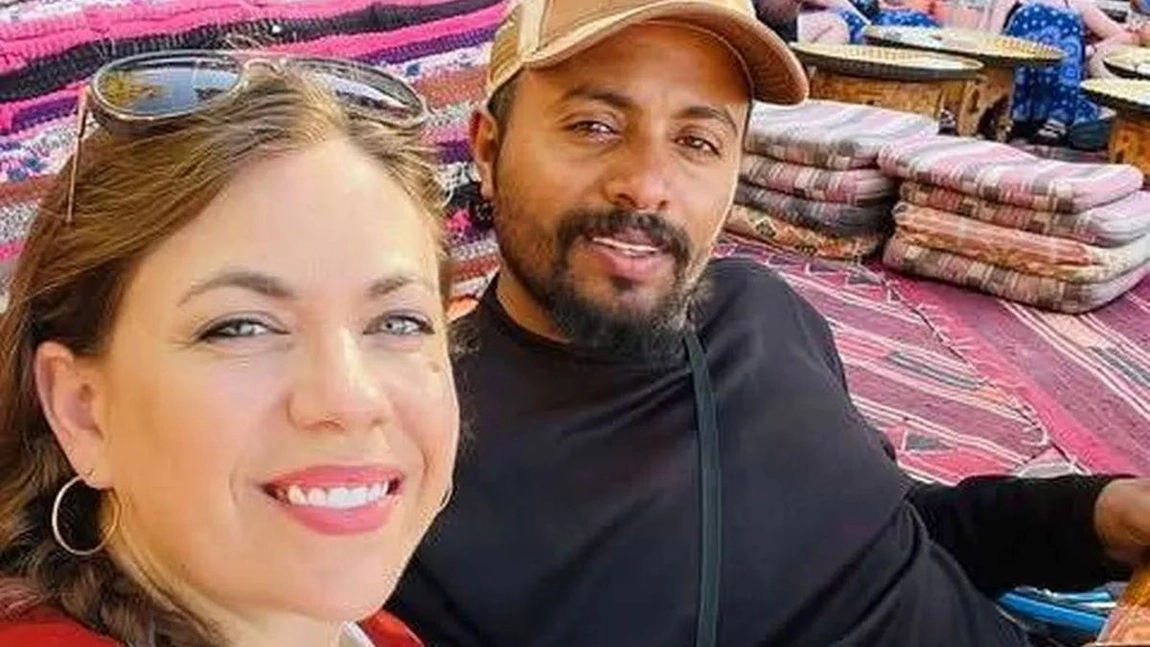 S-a mutat în peșteră după ce s-a îndrăgostit de un bărbat din trib! Totul a pornit de la o apreciere pe Instagram!