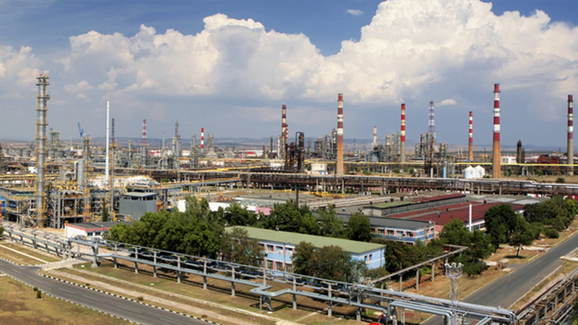 Compania Rompetrol vrea să preia rafinăria Lukoil din Bulgaria. Oferta este de 1 miliard de dolari