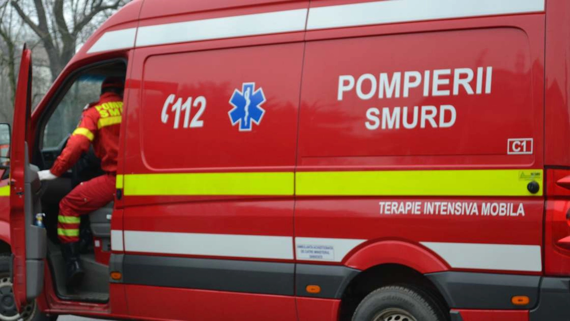 Accident în județul Iași! Două persoane au ajuns la spital, după ce un șofer s-a răsturnat cu mașina - UPDATE