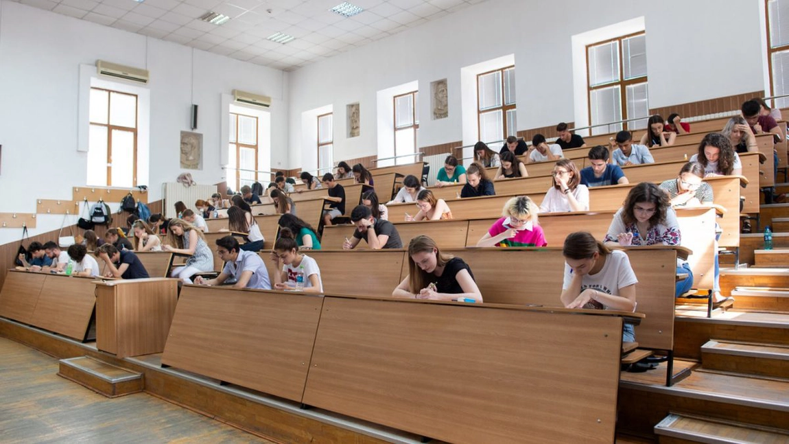 Studenții ieșeni intră în febra sesiunii de iarnă! De la primele emoții, la ultimele examene: „În această perioadă mă bazez pe câteva ore bune de studiu nocturn și pe cafelele care să mă țină trează”