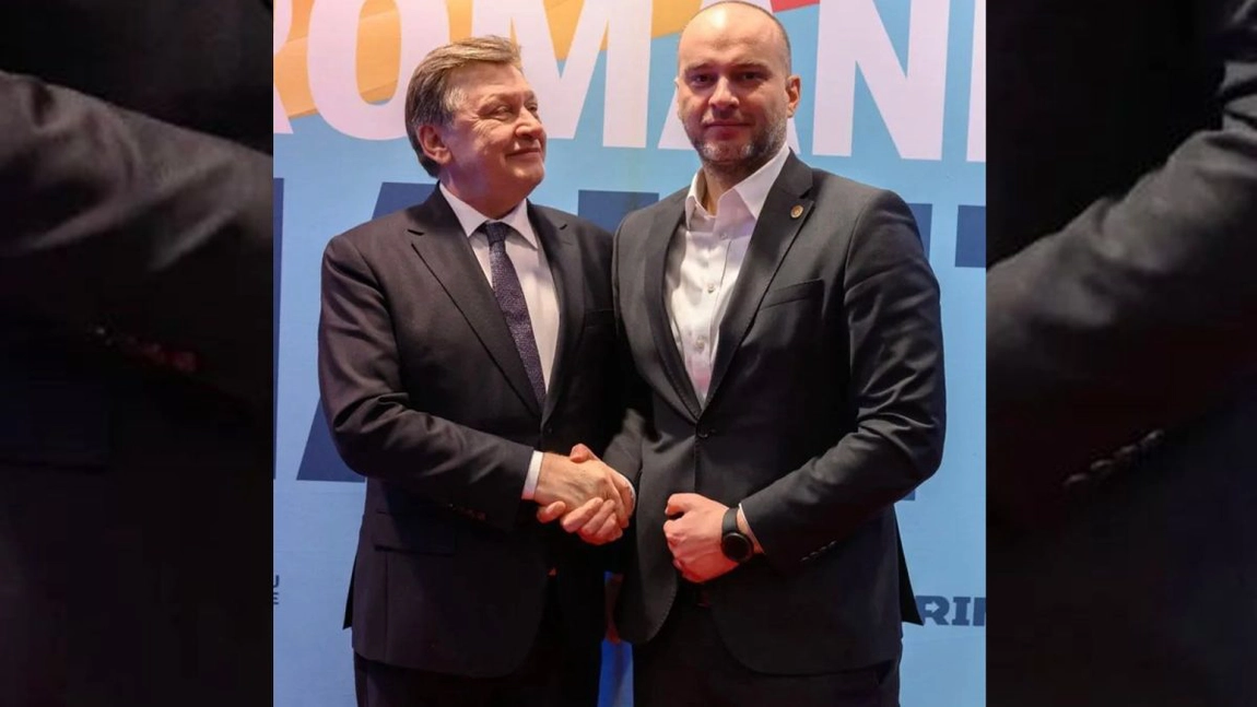 Love story de Iași. Îl sorbea din priviri, nu alta