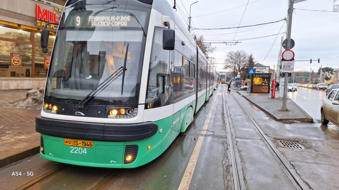 CTP Iași renunță la biletele pe hârtie. Călatorii vor putea circula în mijloacele de transport doar cu cardul