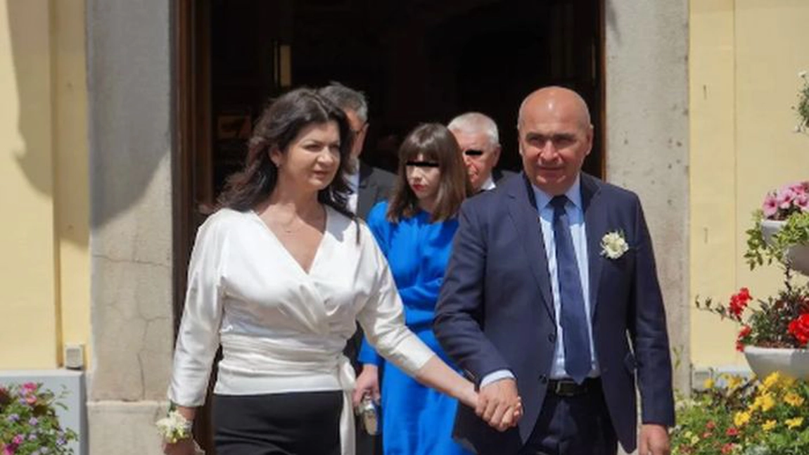 Cine este și cum arată iubita lui Ilie Bolojan: Ce salariu are președintele interimar al României