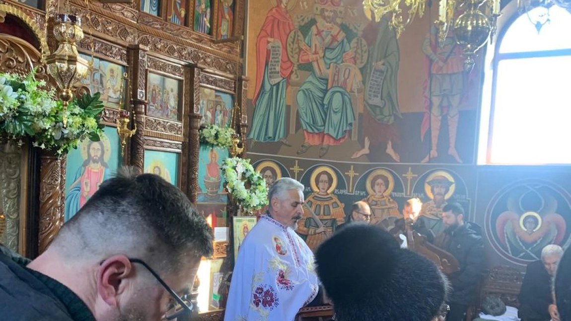 Imagini copleșitoare! Dorin Tănasă, tânărul care a murit după ce a făcut infarct la volan în Nicolina, a fost înmormântat astăzi la Țibănești - FOTO - VIDEO