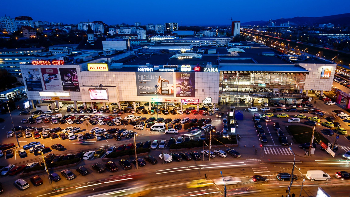 Vești bune pentru studenții și elevii ieșeni! Restaurantele din food courtul Iulius Mall oferă reduceri în baza carnetului de student/elev