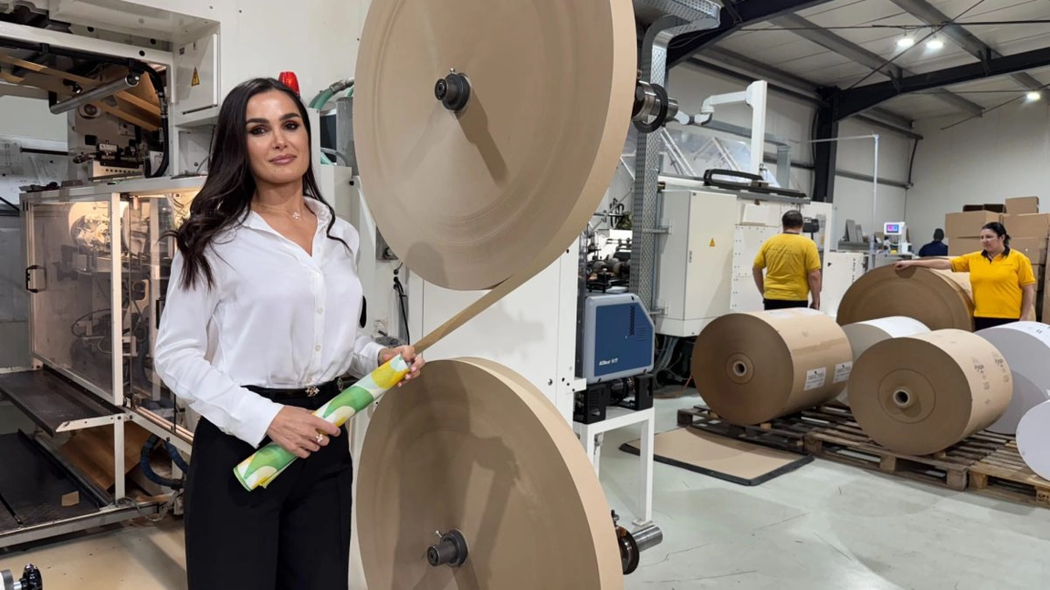 România deschide prima fabrică de hârtie cerată din estul Europei, o soluție inovatoare pentru reducerea consumului de plastic