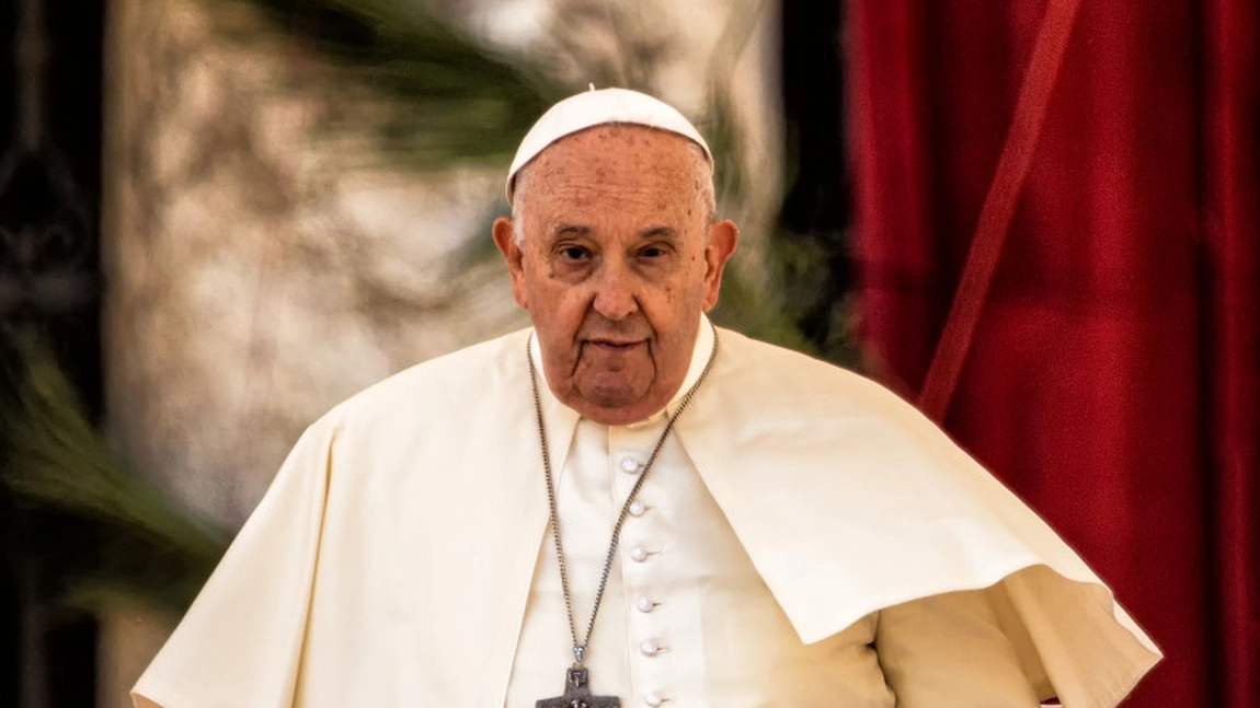 Papa Francisc, în vârstă de 88 de ani, suferă de dublă pneumonie. Vaticanul a oferit detalii de ultimă oră