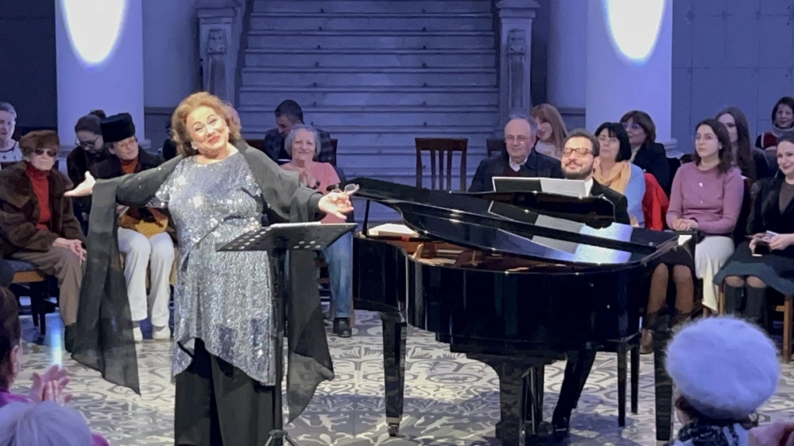 Soprana Leontina Văduva a avut un succes răsunător la Iași. Artista se află într-un turneu național unic, alături de pianistul Cătălin Răducanu