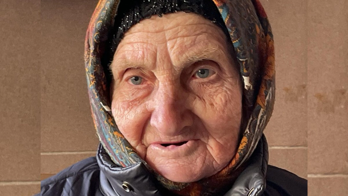 Ce poate face tanti Maria de la Popricani cu cartea „magică” nu pot face cei mai renumiți doctori: „De la un vecin am luat-o. Cu ea vindec toate bolile”