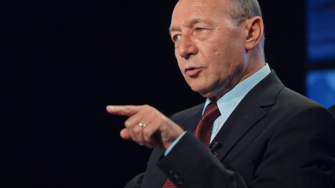 Traian Băsescu a lansat un atac dur la adresa lui Klaus Iohannis: „Nu președintele trebuia să demisioneze, ci covrigarul ăsta de Buzău”