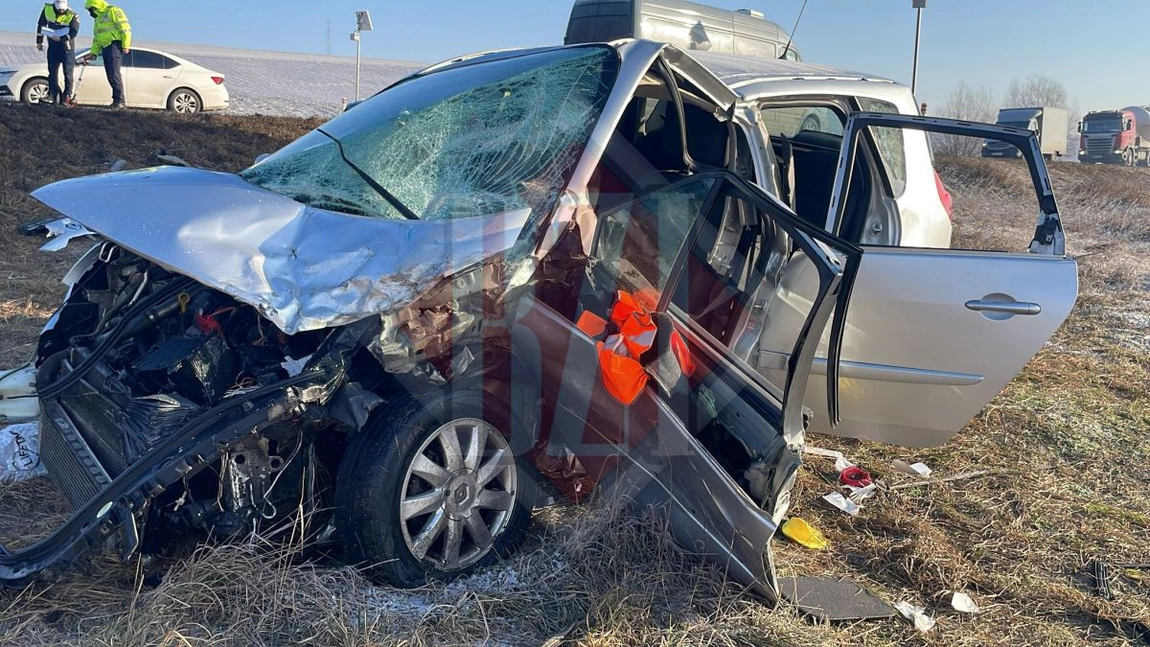 Accident rutier între Lețcani și Podu Iloaiei. Două persoane au fost rănite, în urma coliziunii a două mașini - UPDATE