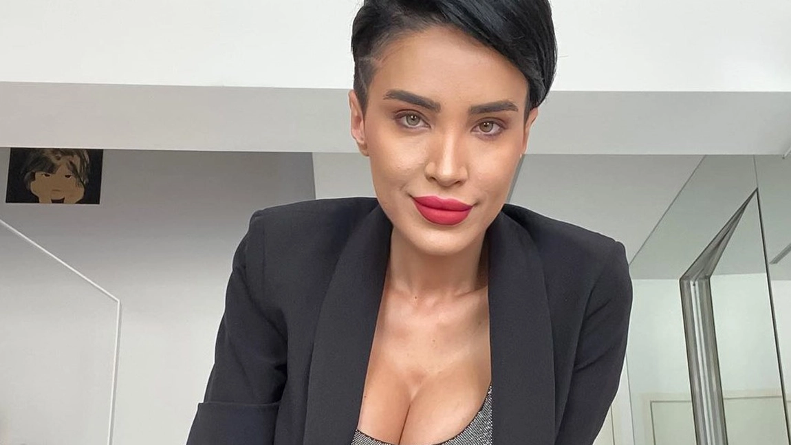 Adelina Pestrițu a făcut o nouă intervenție estetică! Vedeta a ales mastopexia fără implanturi