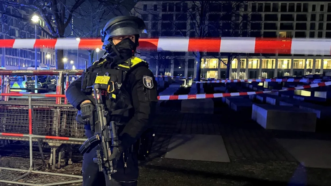 Este stare de alertă în Berlin! Un bărbat a fost înjunghiat la Memorialul Holocaustului